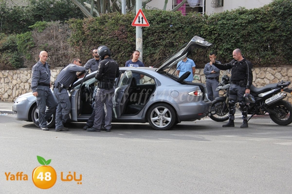 police searchihng cars 1123 (1).JPG